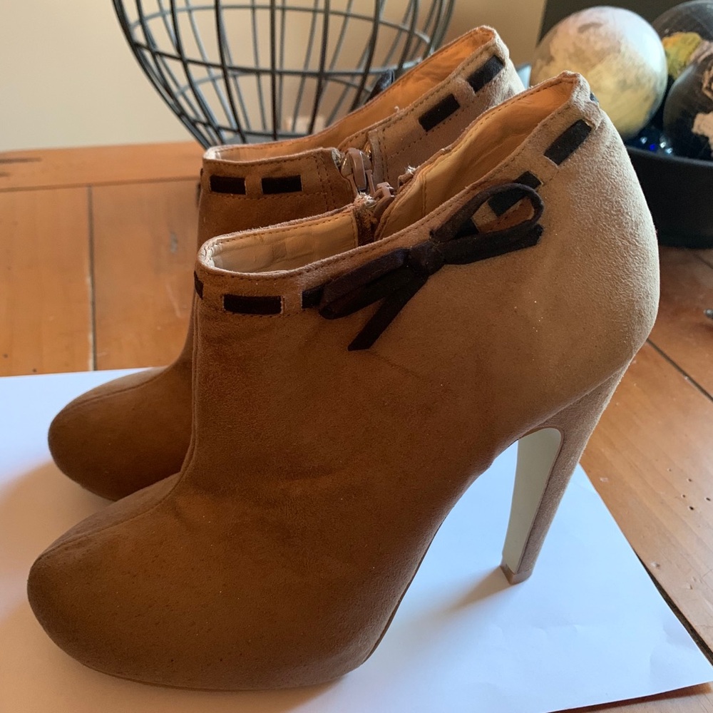 EUC JustFab High Heel Ankle Boots / Booties - 7.5
